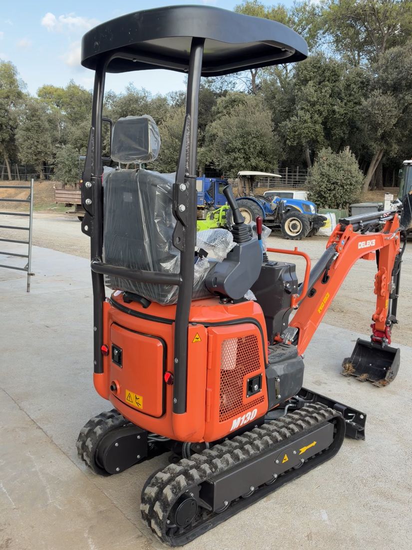 Miniexcavadora Deleks M130 de Bellma, vista trasera